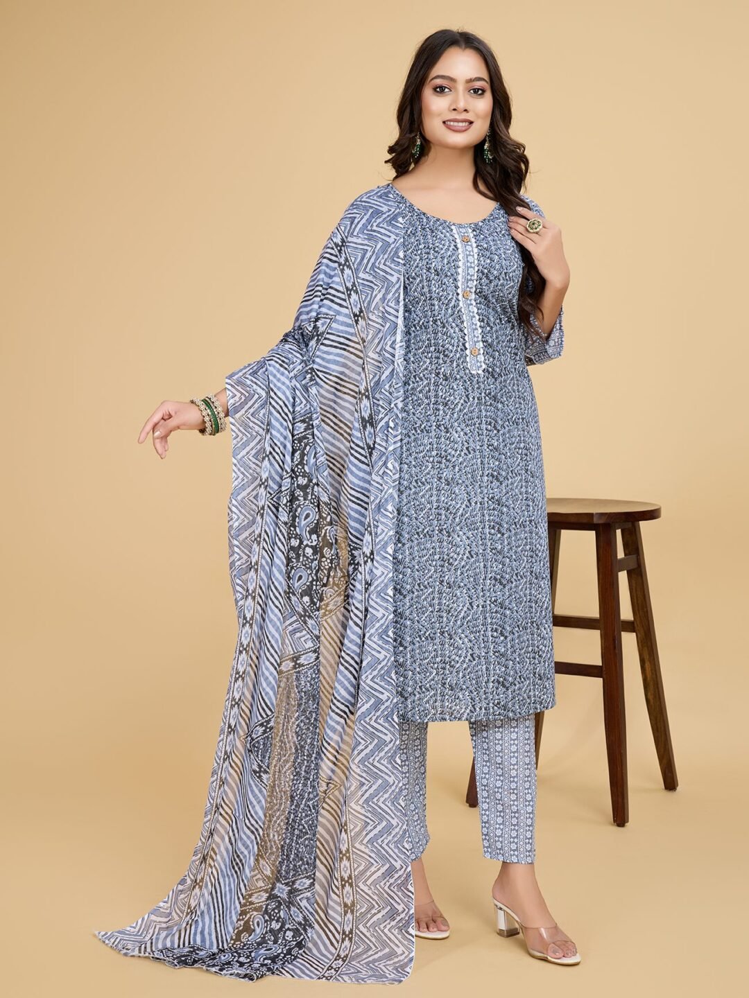 Luish Womens Grey Printed Kurta Set with Dupatta