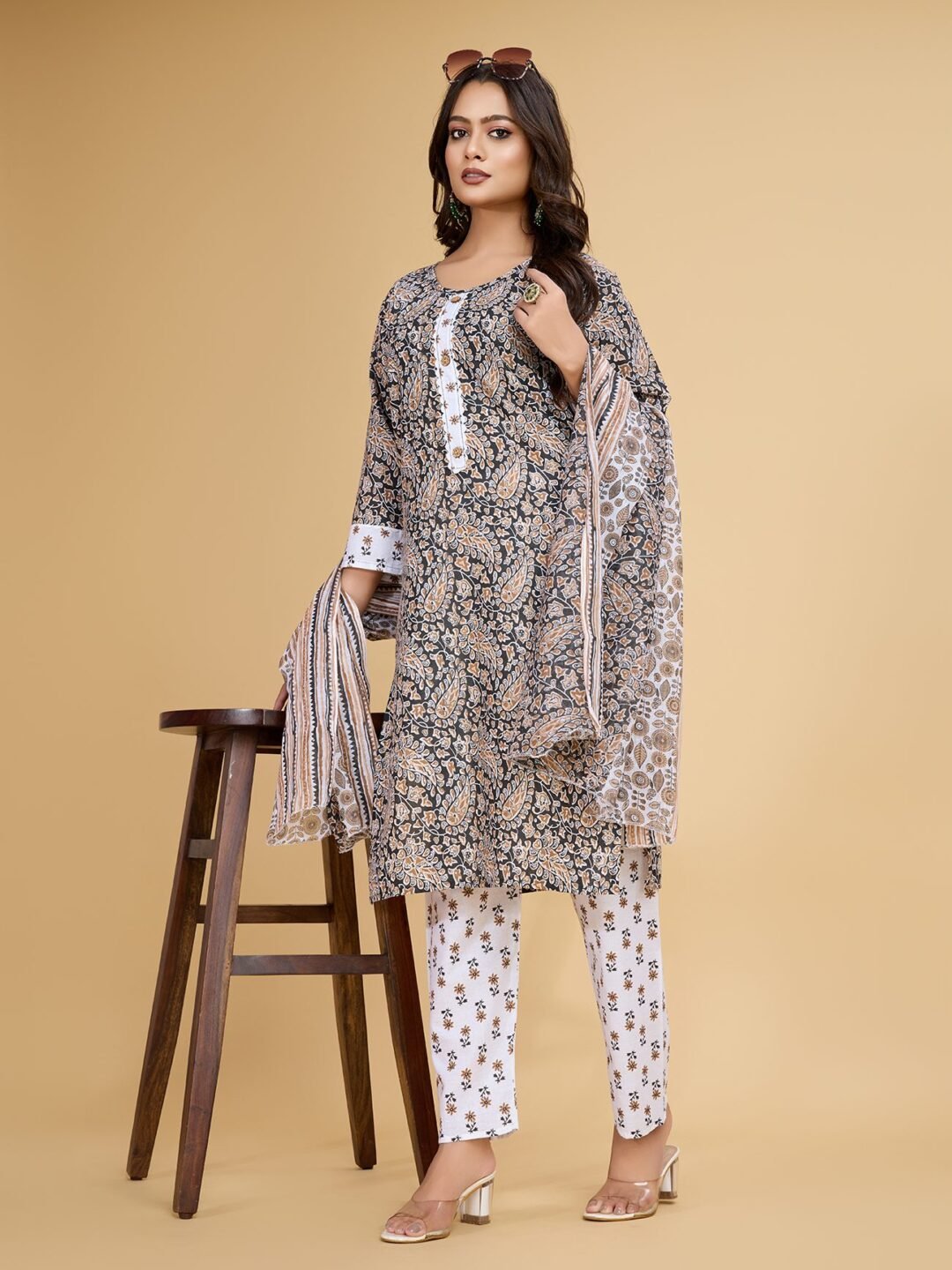 Luish Brown Women Printed Kurta Set with Dupatta